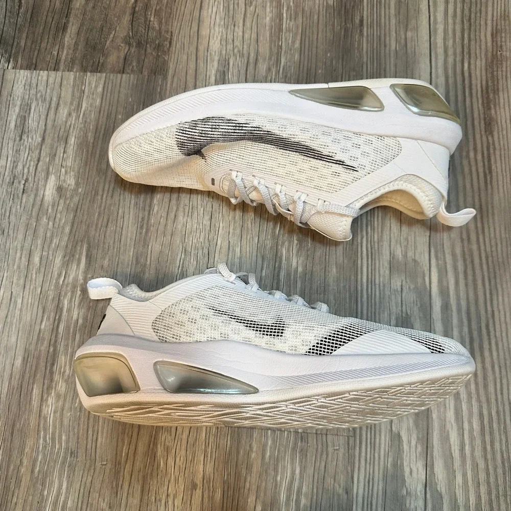 Nike Air Max Women's Size 11‎ White Running Shoes Sneakers AT2505-100 Comfort